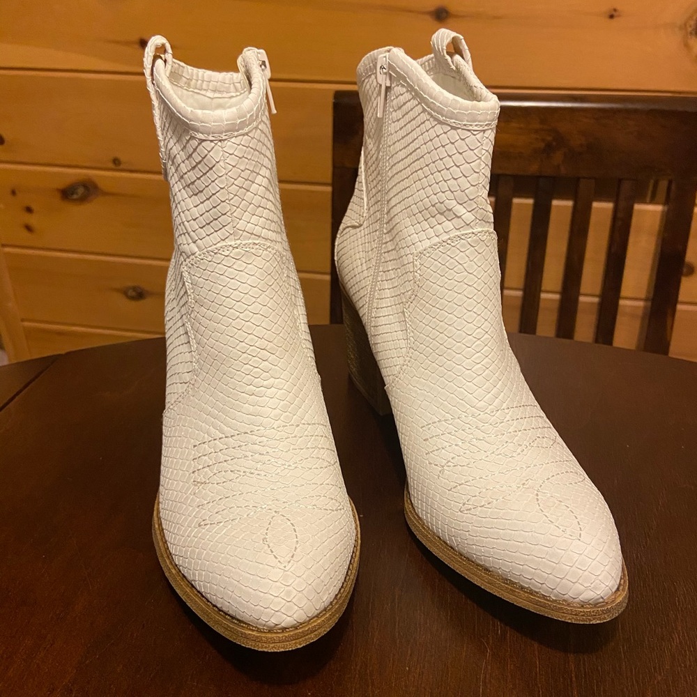 White snake cowgirl boots